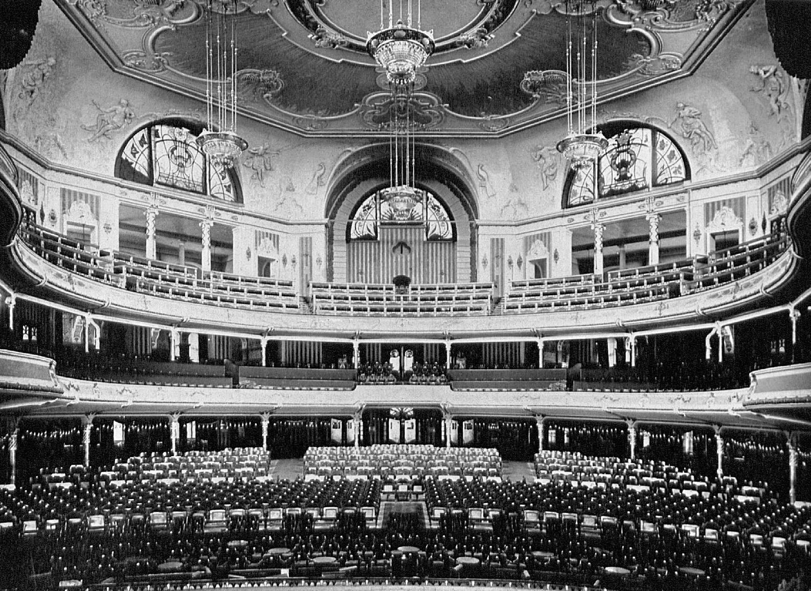 Historic Apollo Theater To Host Comedy Club